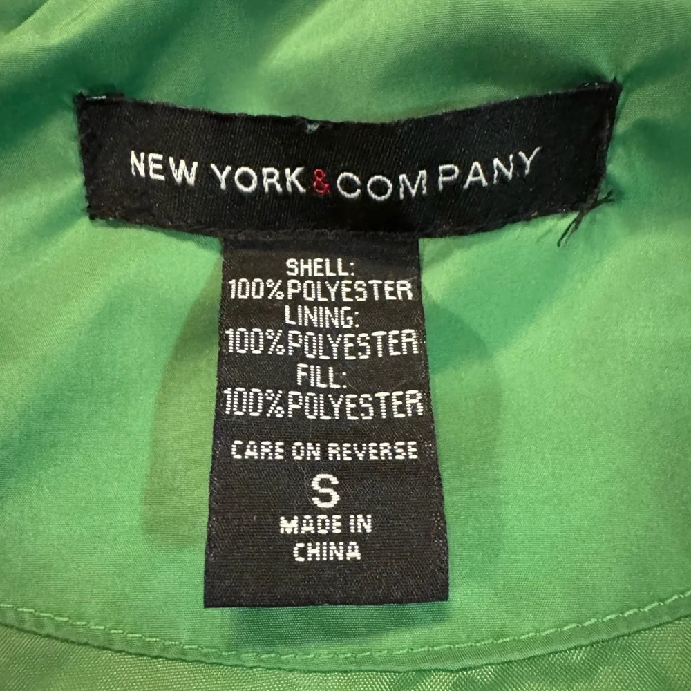 New York & Company Women’s Green Puffer Vest Zip & Snap Closure Size Small - Picture 5 of 6